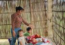 The single mother was surprised to find an abandoned child in that old hut – lý thi My