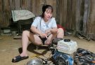 The genius girl successfully repairs the Honda GX200 engine by the carburetor