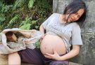 Homeless single mother repairs house, gets stomach ache while collecting scrap