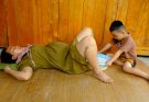 The pregnant woman is about to give birth – Preparing supplies and waiting for news from the lady